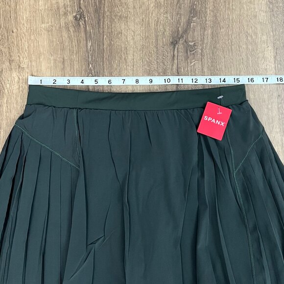 NEW Spanx Get Moving Pleated Skort, Dark Palm Green - Picture 13 of 14